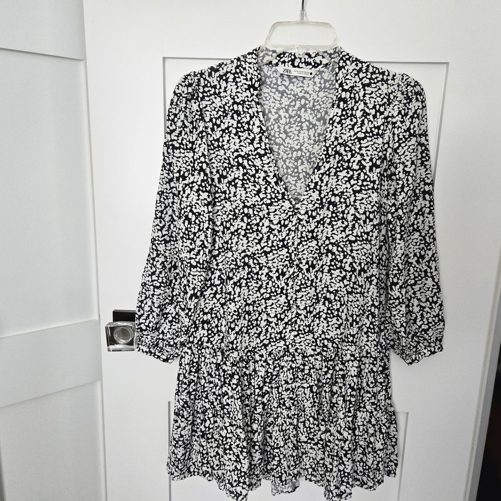 Zara Black and White Flowy Dress Size XS